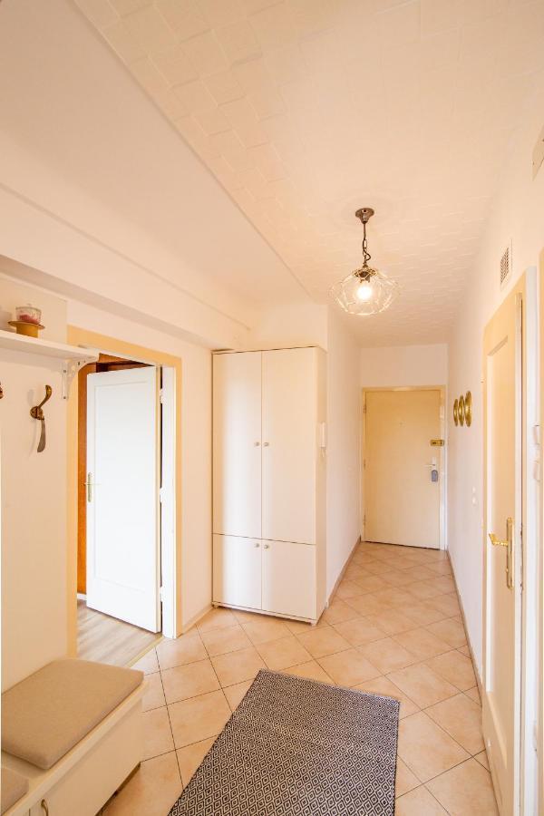 Best Rated Central Apartment Vienna - Ac, Wifi, 24H7Days Self Check-In, Board Games, Netflix Eksteriør billede