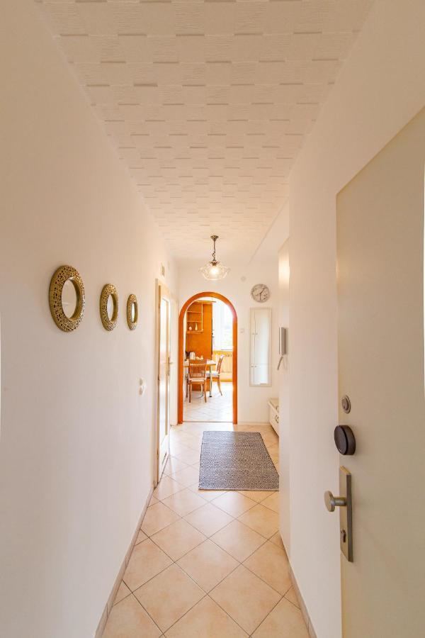 Best Rated Central Apartment Vienna - Ac, Wifi, 24H7Days Self Check-In, Board Games, Netflix Eksteriør billede